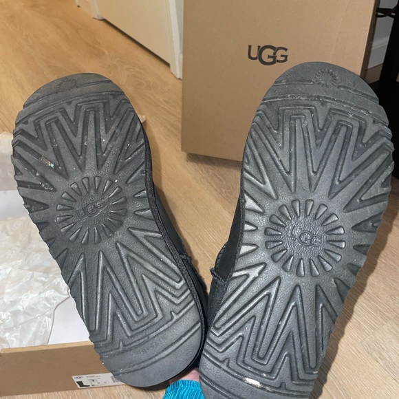 Knee high uggs - Picture 4 of 4